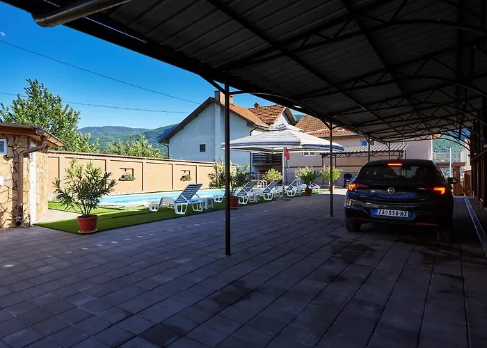 Aqualux 2 아파트 소코 반자